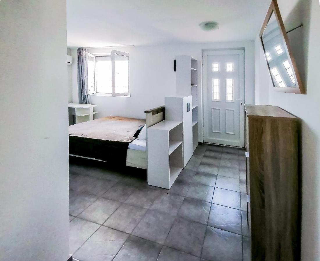 Apartments Siesta Tivat Buitenkant foto