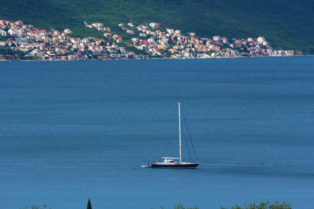 Apartments Siesta Tivat Buitenkant foto